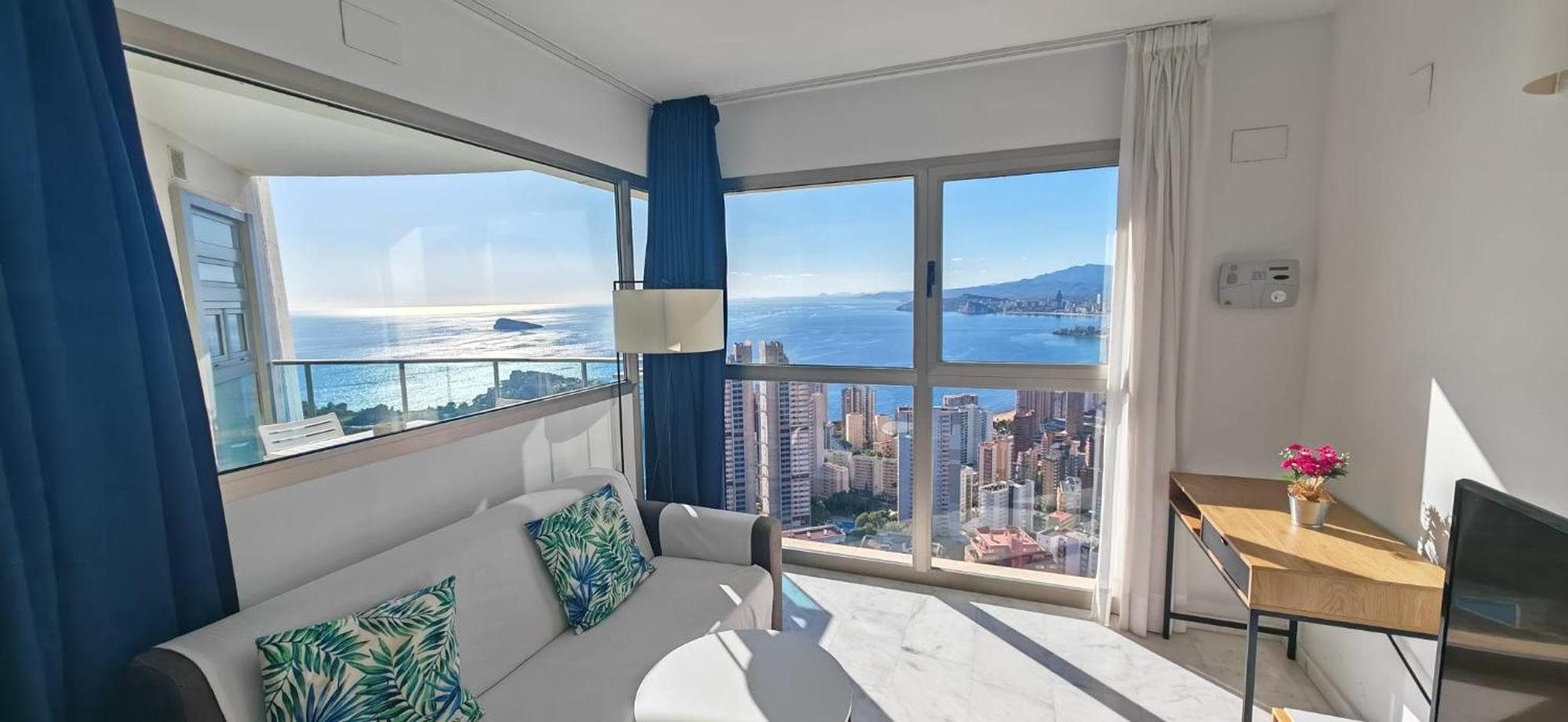 Highrise Apartment With Private Terrace & Sea Views - 34Th Floor Benidorm Bagian luar foto