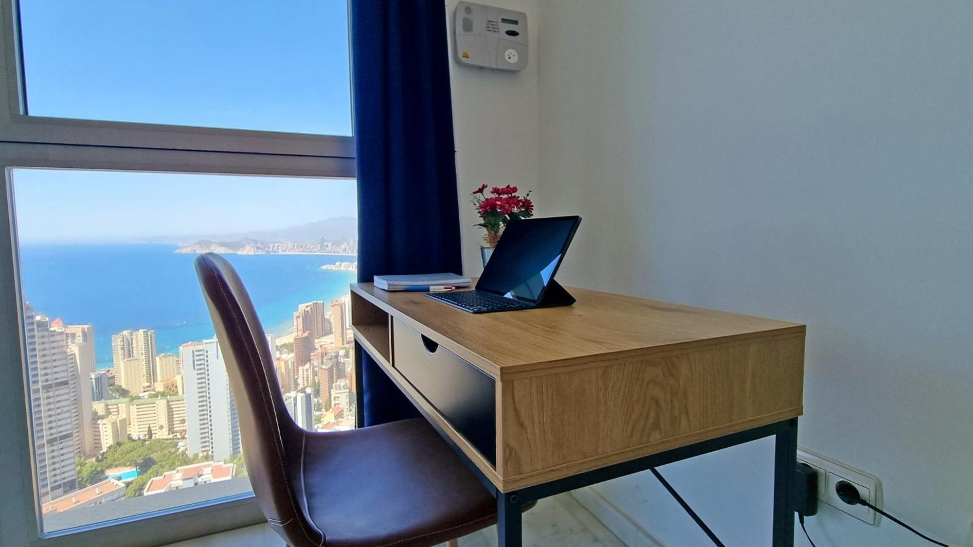 Highrise Apartment With Private Terrace & Sea Views - 34Th Floor Benidorm Bagian luar foto